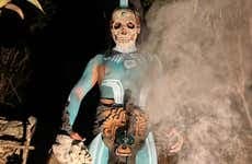 Cerimônia do Dia dos Mortos em um cenote