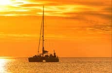Passeio de catamarã ao entardecer por Cancún