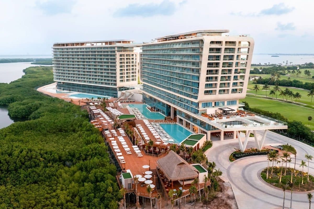 Hyatt Vivid Grand Island Cancun Adults Only All-Inclusive